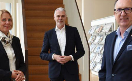 Spendenbilanz: Sabine Ehrl, Manfred Sauerer, Manfred Fenzl stellen Spenden vor